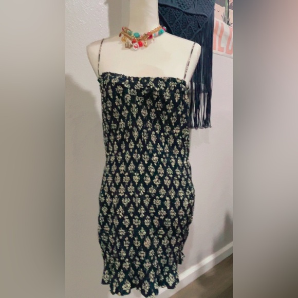 Zara floral smocked dress - Picture 4 of 7